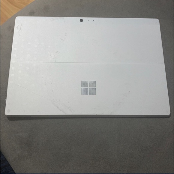 Microsoft Surface Pro Model 5 - Picture 2 of 6